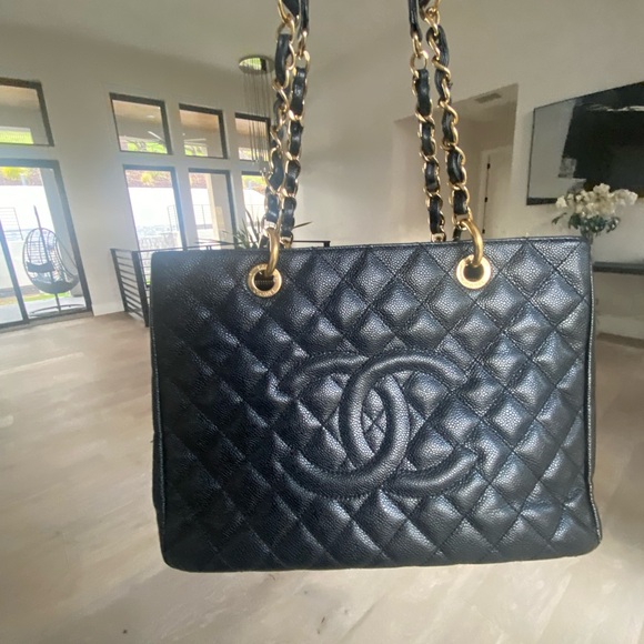 Authentic Chanel Bag. - Picture 5 of 15